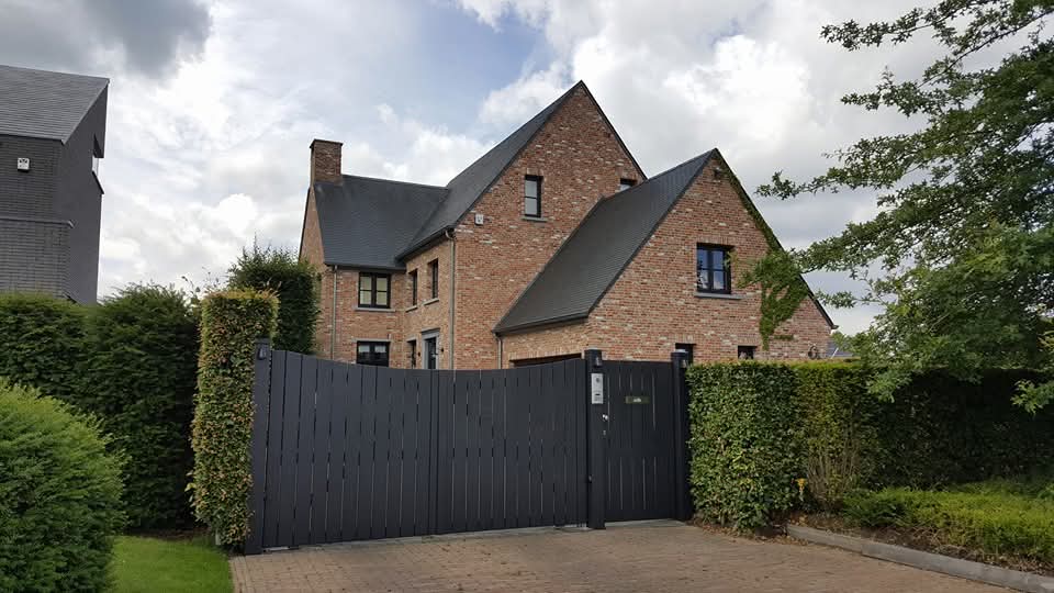 Villa in Reet met verzorgde gevel en professioneel afgewerkt buitenschrijnwerk