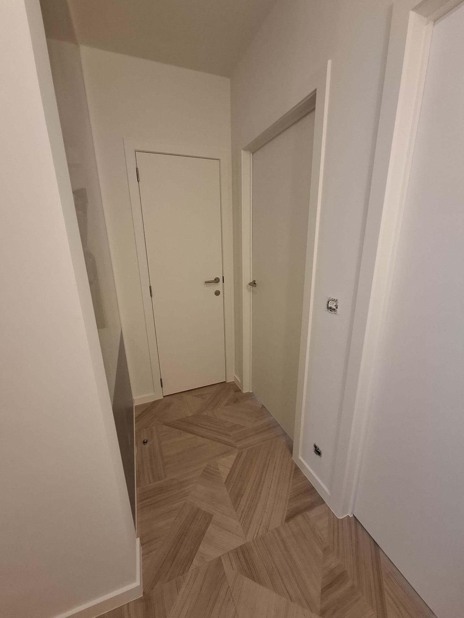 Schilderwerken — Scheuren hersteld en egale topcoat op muren en plafonds